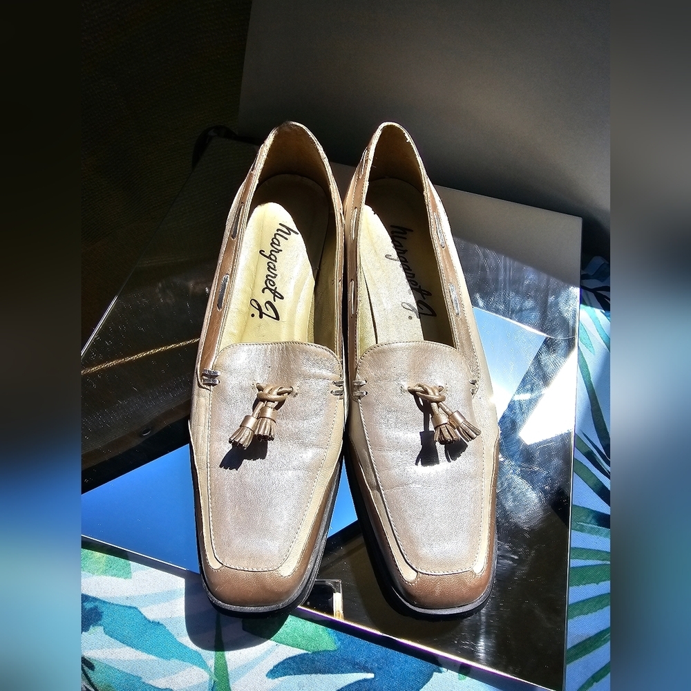 vintage 80s 90s Margaret J Gold Tassle  flat low heel loafer